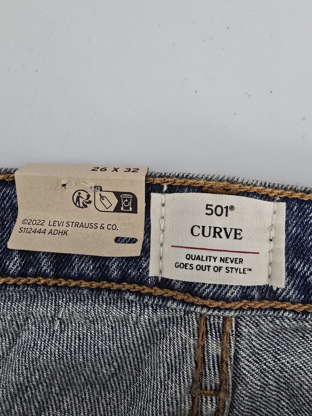 Levi's 501 Curve Straight Jeans 26 Medium Wash Stretch NWT - Picture 3 of 9